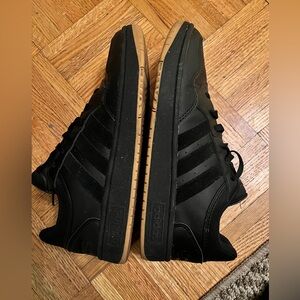 ADIDAS MENS HOOPS 3.0 LOW CLASSIC
VINTAGE SHOES BLACK SIZE 8.5 SNEAKERS